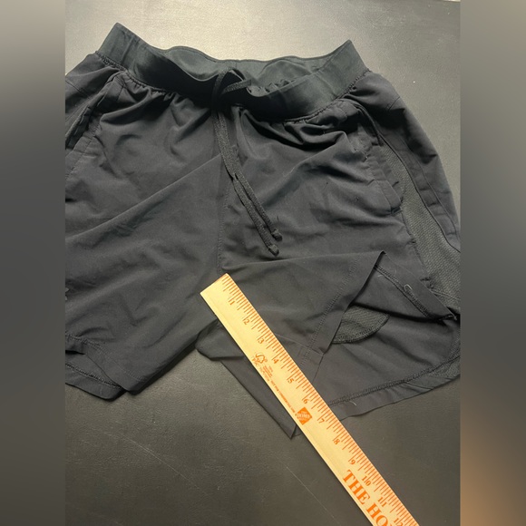 Under Armour 5” Running Shorts Heatgear - Picture 3 of 3